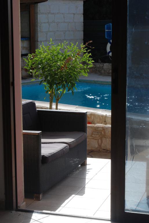 Avra Family Maisonettes 폴리스 객실 사진