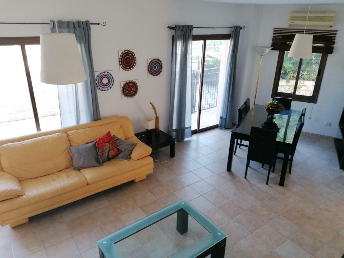 Avra Family Maisonettes 폴리스 외부 사진