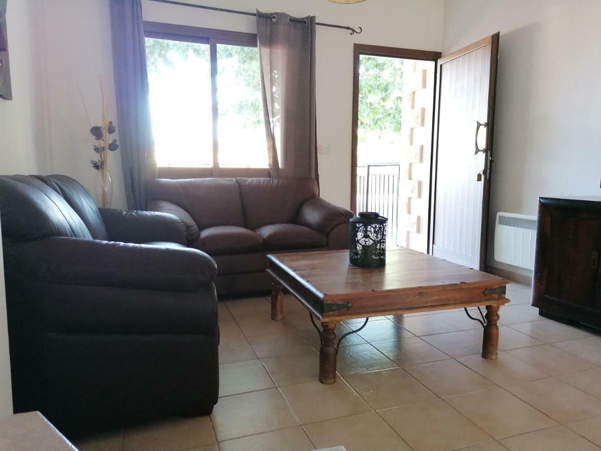 Avra Family Maisonettes 폴리스 외부 사진